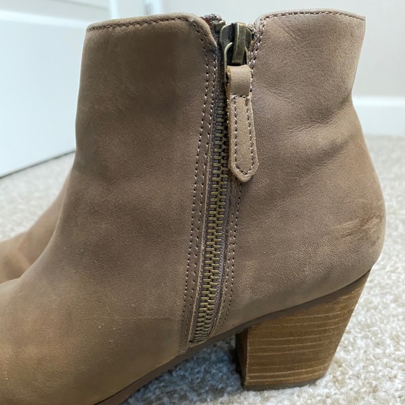 Crown Vintage Heeled Brown Booties - Picture 6 of 8